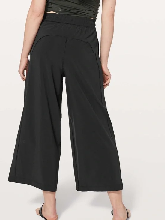 Lululemon Get Going High Rise Light Weight Wide Leg Sweat-Wicking Pant Size 6 - Picture 2 of 12